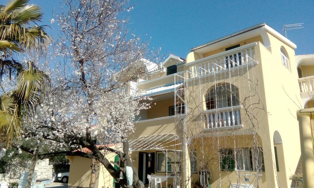 Apartments Meri Vodice Buitenkant foto