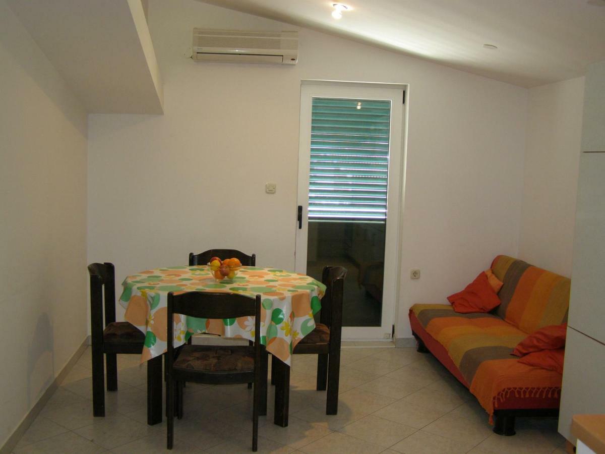 Apartments Meri Vodice Buitenkant foto