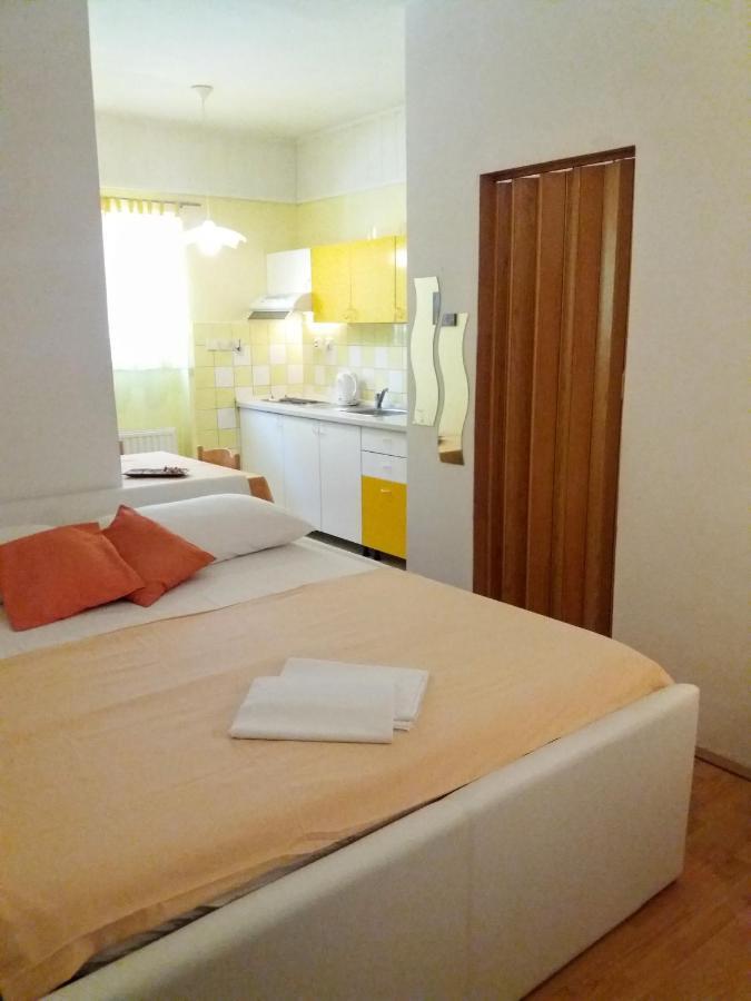Apartments Meri Vodice Buitenkant foto